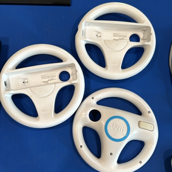 Working Wii U with 4+ controllers, sensor, steering wheels, game pad. - Picture 7 of 14